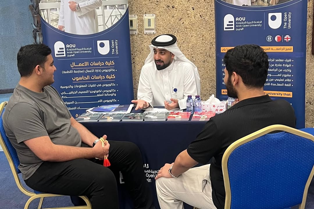 مشاركة الجامعة العربية المفتوحة في معرض الأيام للجامعات والذي أقيم بحضور سعادة الدكتور محمد بن (1).jpg