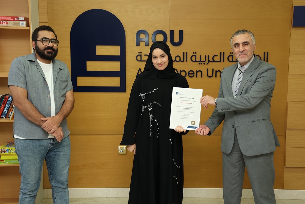 ورشة الرسم اليدوي في المخيم الصيفي 2025- مبادرة نوعية لتعزيز مهارات الشبابفي إطار فعاليات المخيم (1).jpg